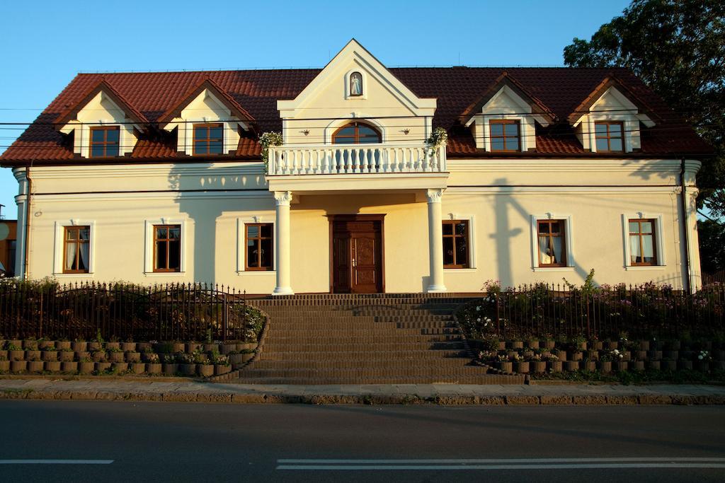 Pokoje Goscinne W Ratuszu Огродженец Екстериор снимка